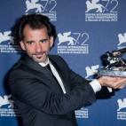 5c8aa300230000dd04236549