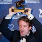 5c8aa301250000bd0581704e