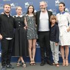 El director Brady Corbet, la guionista Mona Fastvold y los actores Stacy Martin, Liam Cunningham, Tom Sweet y Berenice Bejo, presentando 'The childhood of a leader'.