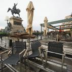 Vista de la terraza destrozada durante una tormenta del hotel London en el muelle de San Marco en Venecia (Italia).