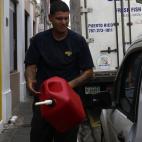 5c8aa2fc240000f404a36043