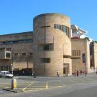 Para ir a esta galería lo mejor es llevar la mente abierta y con capacidad para dejarte sorprender. En el Museo Nacional de Escocia podrás encontrar objetos de lo más variopintos, desde un coche de Fórmula 1, pasando por objetos del antiguo ...