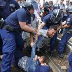 5c8aa165360000c81a6bbecd