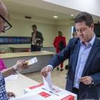 5c8a5964260000e804fe3d8d