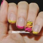 Si quieres un sabor más tropical y atrevido, date vuelo con los colores y el animal print. Vía Katrina's Nail Blog.
