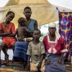 Mary F., 60, vive no campo de refugiados Pagirinya com o filho, duas filhas e dois netos. “Os soldados estavam chegando, cercando nossas casas, atirando e espancando as pessoas. Estávamos com medo porque não sabíamos o que estava acontece...