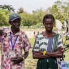 “É a terceira vez que fujo para Uganda. Minha mulher está traumatizada. Trabalhamos duro nossas vidas inteiras. Tínhamos uma casa. Perdemos tudo em 1990. Perdemos tudo de novo em outubro. Toda vez que fugimos, temos de recomeçar do zero....