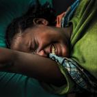 Barakat da a luz a su pequeño en Mejo, Etiopía.