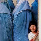 Pocos días después de la caída de los talibanes en Kabul, aterrizamos en Bagram con un cargamento de material para abrir un proyecto en el centro del país. Mientras gestionábamos los permisos para viajar, tuve tiempo de visitar una de las m...