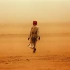 A comienzos de 2004, la tragedia de Darfur se agravaba a pasos agigantados. MSF envió a un equipo a esta calurosa región sudanesa. Después de compartir mesa y tés durante unos meses, me hice colega de uno de los responsables de la Policía d...