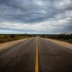 Carretera de Piedras Negras a Nuevo Laredo. A pesar de la regularización del asilo en Estados Unidos, miles de migrantes siguen sufriendo y viviendo en pésimas condiciones en México. Nunca se han aplicado unas políticas migratorias que garan...