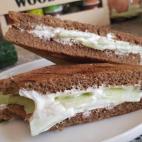 S&oacute;lo necesitas tres ingredientes y un par de minutos para poder cenar un s&aacute;ndwich ligero como &eacute;ste. Aqu&iacute; tienes el paso a paso.