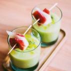 Aparte de estos dos ingredientes necesitar&aacute;s agua, aceite y un poquito de jam&oacute;n. Presentada en vasitos, entra por los ojos. Encuentra aqu&iacute; los pasos para prepararla.