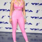 Nicki Minaj con un mono de látex rosa