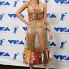 Paris Jackson, vestida de Dior y descalza