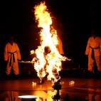 Un bailarín en llamas en la actuación de Kendrick Lamar