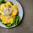 Se prepara con aj&iacute;es amarillos, leche, queso fresco, huevos cocidos y papas. Aqu&iacute; puedes ver todos los pasos de la receta.