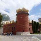 5c8b2544240000f7054cf8e8