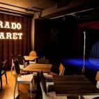 El añadido del apellido cabaret en el Agrado procede, más que del espectáculo erótico-festivo implícito al nombre, de la variedad de números que puedes presenciar: teatro, monólogos, exposiciones, coloquios, grupos musicales y, por supues...