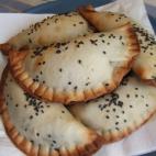 Rápidas de hacer y bastante contundentes. Bastan 25 minutos de preparación y 20 de horno para que estén listos para comer. Aquí tienes la receta completa.