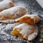 "Son típicas para hacerlas en Navidad como postre y también puede ser de aprovechamiento, cuando queda alguna manzana dando vueltas por el frutero", escribe su autora. Mira en Cookpad cómo prepararla.