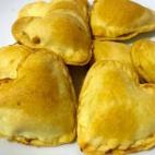 Perfectas para reciclar la tableta de turrón de almendra que lleva rondando por tu casa desde las últimas navidades. Si quieres prepararlas, sigue esta receta.