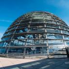 Si est&aacute;s pensando en viajar a Berl&iacute;n, no puedes perderte la visita al Reichstag, el ic&oacute;nico parlamento alem&aacute;n, coronado por su famosa c&uacute;pula dise&ntilde;ada por Norman Foster. La entrada es gratis aunque es imp...