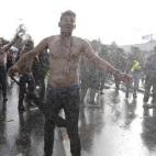 5c8b2151230000dd04242fd7