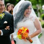 "He visto a muchas novias llorando mientras caminaban hacia el altar, pero Luna resplandeció como nunca había visto. Nunca había visto a una novia más feliz y radiante que cuando ella miraba a Federico. ¡Su felicidad me causó un nudo en la...