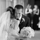 "Pensamos que es importante inmortalizar el primer momento en el que los novios se ven el uno al otro. Sin embargo, como padre que soy, esta es la única foto que DEBO conseguir: cuando el padre ve a su hija antes de la ceremonia", - Brian Mullins