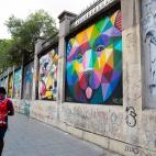 El arte no puede faltar en los muros que rodean el edificio de la Tabacalera.