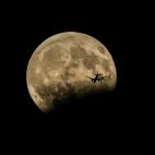 Un avión sobre Van, Turquía