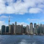 Aunque sea el más pequeño de los cinco Grandes Lagos, el Lago Ontario tiene una superficie total de casi 20.000 kilómetros cuadrados. Es otra de las increíbles fronteras entre Canadá y Estados Unidos, una vez más entre Ontario y el Estado ...