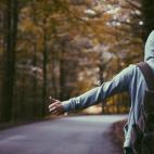 Si viajas solo/a, no te cortes y habla con la gente. Al&oacute;jate en albergues grandes, hostales o bed &amp; breakfasts si te apetece conocer gente nueva con intereses similares y pasa un rato en las zonas comunes. Al principio te puede r...