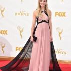 La actriz de Downton Abbey con un vestido bicolor en rosa y negro de J. Mendel.