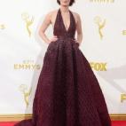 La actriz de Juego de Tronos, con un vestido de escote profundo diseño de Zuhair Murad Alta Costura.