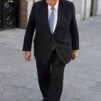 5c8b305f240000f7054d12d8