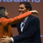 El presidente de Cidadanos (C 's), Albert Rivera (d), y la candidata del partido a la Generalitat, Inés Arrimadas (i), participan en un actora de campaña a las elecciones del 27S, hoy en Mataró.