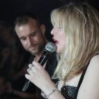 5c8b331f240000f7054d1923