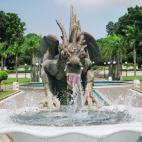 Lo que en su d&iacute;a represent&oacute; una zona militar de defensa es ahora una isla de lo m&aacute;s on&iacute;rica. Est&aacute; compuesta por m&uacute;ltiples resorts y parques tem&aacute;ticos decorados como si de un cuento de hadas se tra...