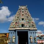 Pensar en Singapur es pensar en contrastes y este barrio es un ejemplo de ello. Los parecidos con el resto del pa&iacute;s son casi imperceptibles, tanto que uno tiene la sensaci&oacute;n de haberse teletransportado al entrar en este pedacito hi...