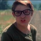 El m&aacute;s loco del grupo, Teddy, tiene una lesi&oacute;n en la oreja desde que era peque&ntilde;o, cuando su padre le aplast&oacute; la cara contra una estufa. Es un apasionado de todo lo relacionado con el Ej&eacute;rcito de EEUU, donde esp...