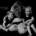 A los seis meses empezamos a darnos cuenta de que una de nuestras hijas no se desarrollaba como debería. No se movía demasiado y permanecía acurrucada como si fuera un recién nacido. Le diagnosticaron hipotonía, es decir, bajo tono muscular...