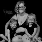 A medida que crecía se fue encontrando con más obstáculos a causa de sus limitaciones físicas, pero con ayuda de terapia fue capaz de ponerse al nivel de su hermana. Nunca será una atleta, pero puede hacer la mayoría de las cosas que hacen...