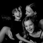 Me preocupo por mis hijos constantemente. Estoy segura de que crecerán bien y serán unos miembros funcionales de la sociedad, pero me preocupa lo difícil que les resultará el camino debido a que son diferentes.