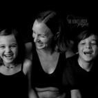 Madelyn es una chiquilla lista, alegre, trabajadora, activa, a la que le gusta la natación y la gimnasia. Le encantan los animales, sobre todo los gatos, y de mayor quiere ser veterinaria. Nicholas tiene mucha energía, es risueño y muy bueno ...