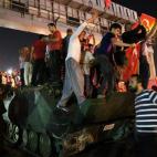 5c8a81d9360000c81a6b8d83