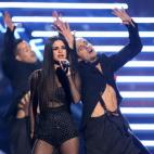 5c8b7b32360000c81a6d316e