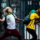 5c8a85a4360000c81a6b9340