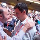 El antiguo secretario general del PSOE, Alfredo P&eacute;rez Rubalcaba y el actual, Pedro S&aacute;nchez.